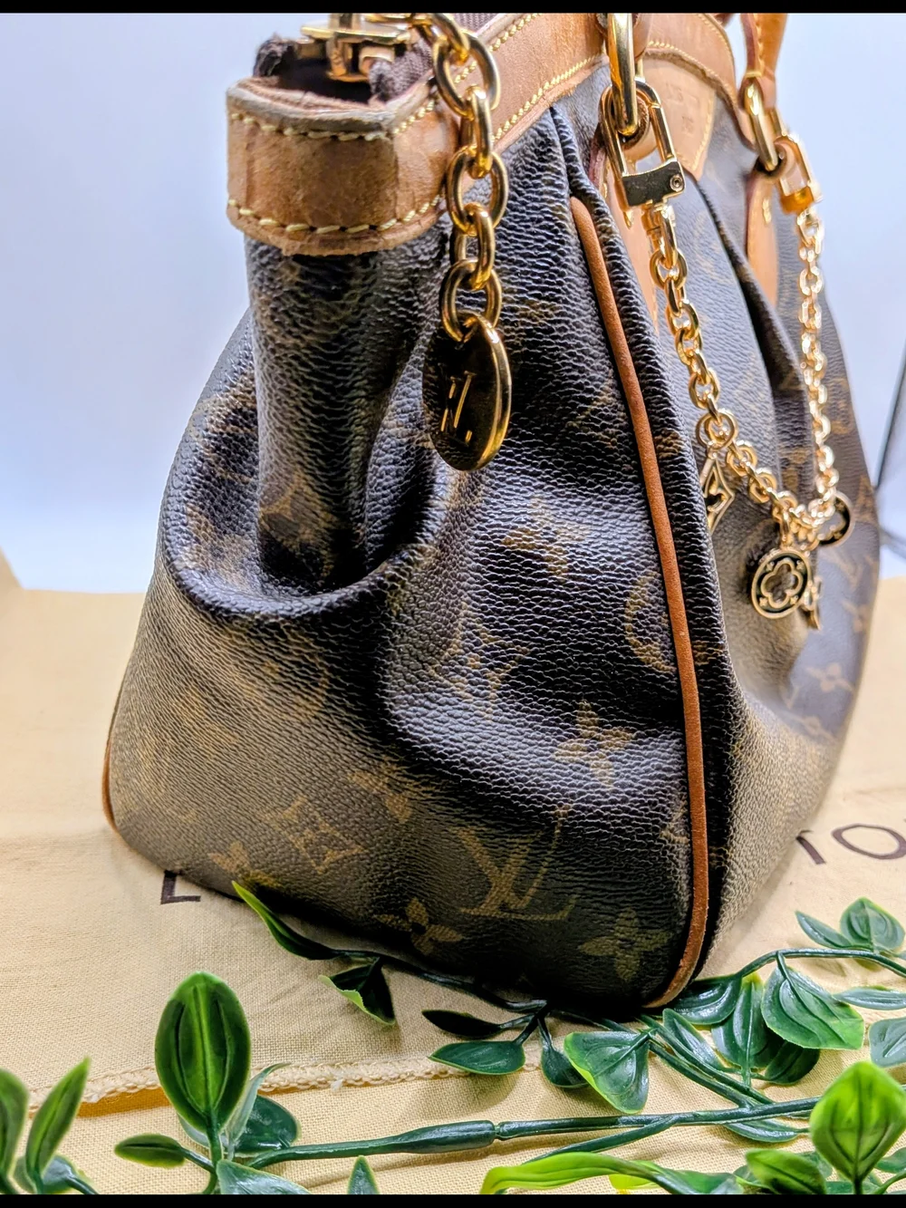 Louis Vuitton Tivoli PM Top Handle Bag - VGC - $1990 Includes COA - Picture 4 of 11